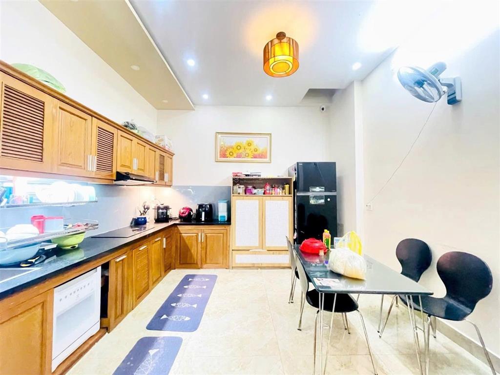 Cô lữ cần tiền giảm giá bán gấp nhà nhà bàn cờp3q3, gần chợ bàn cờ. dt 62m2 đang cho thuê 24tr
