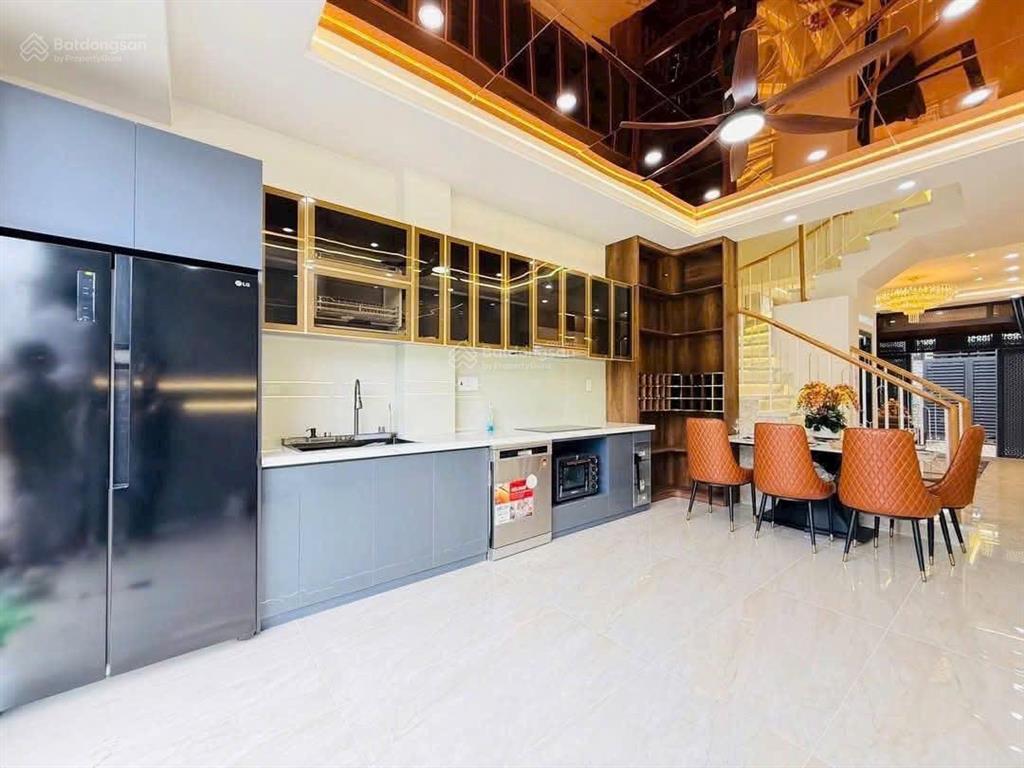 Tôi cần tiền bán nhà lê quý đôn  q3, gần coopmart nguyễn đình chiểu. 78m2 đang cho thuê 27tr