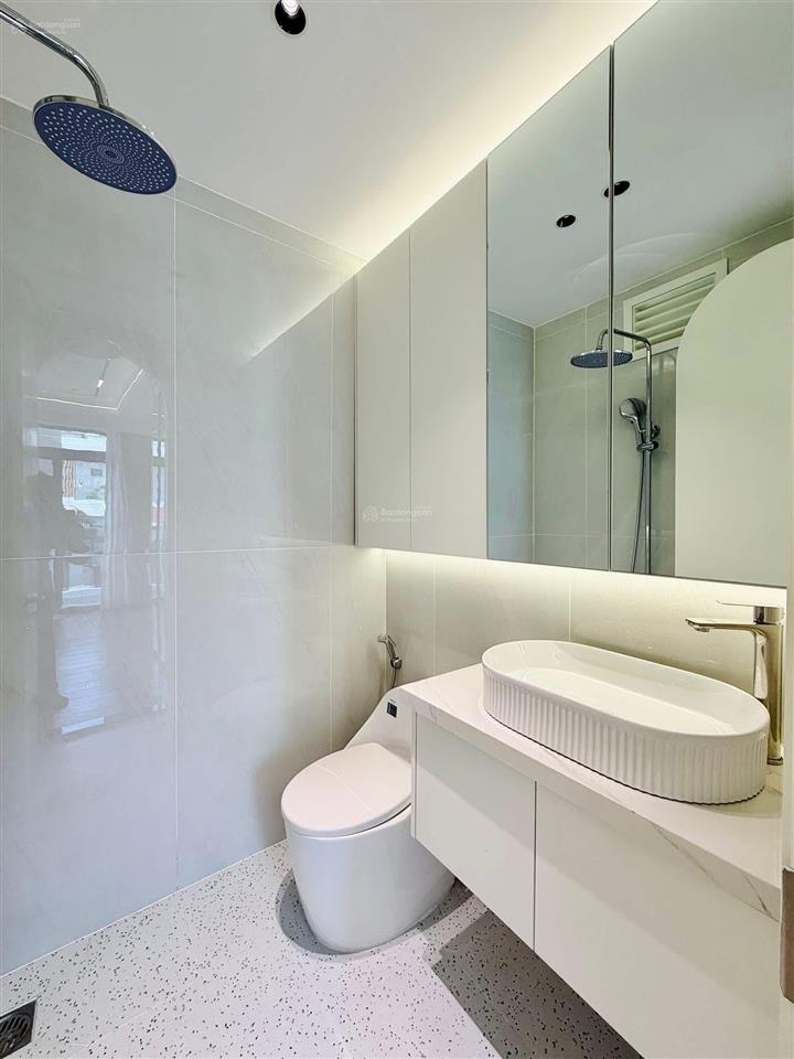 Cần tiền bán gấp nhà đinh tiên hoàng  q1 gần trung tâm thể thao hoa lư. 77m² cho thuê 26tr