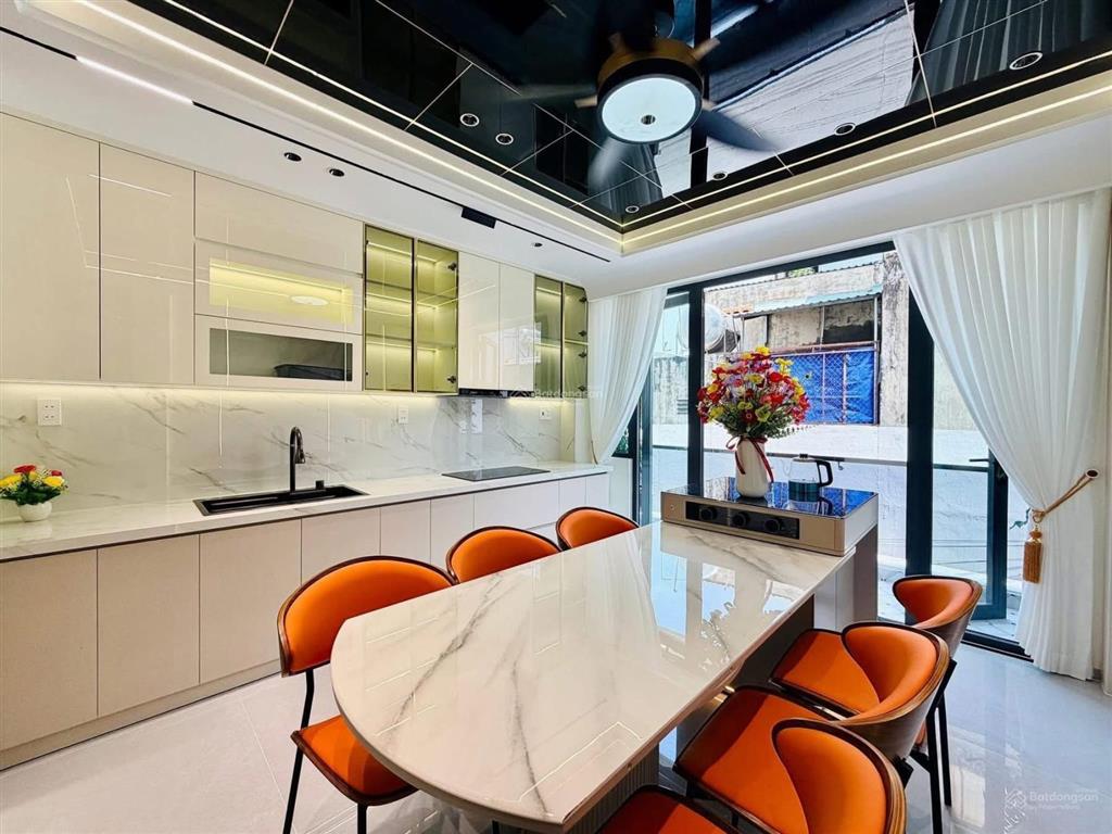 Cần tiền bán gấp nhà đinh tiên hoàng  q1 gần trung tâm thể thao hoa lư. 77m² cho thuê 26tr