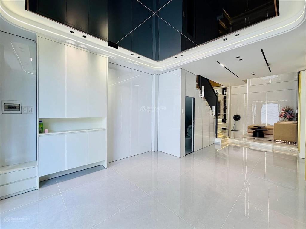 Cần tiền bán gấp nhà đinh tiên hoàng  q1 gần trung tâm thể thao hoa lư. 77m² cho thuê 26tr