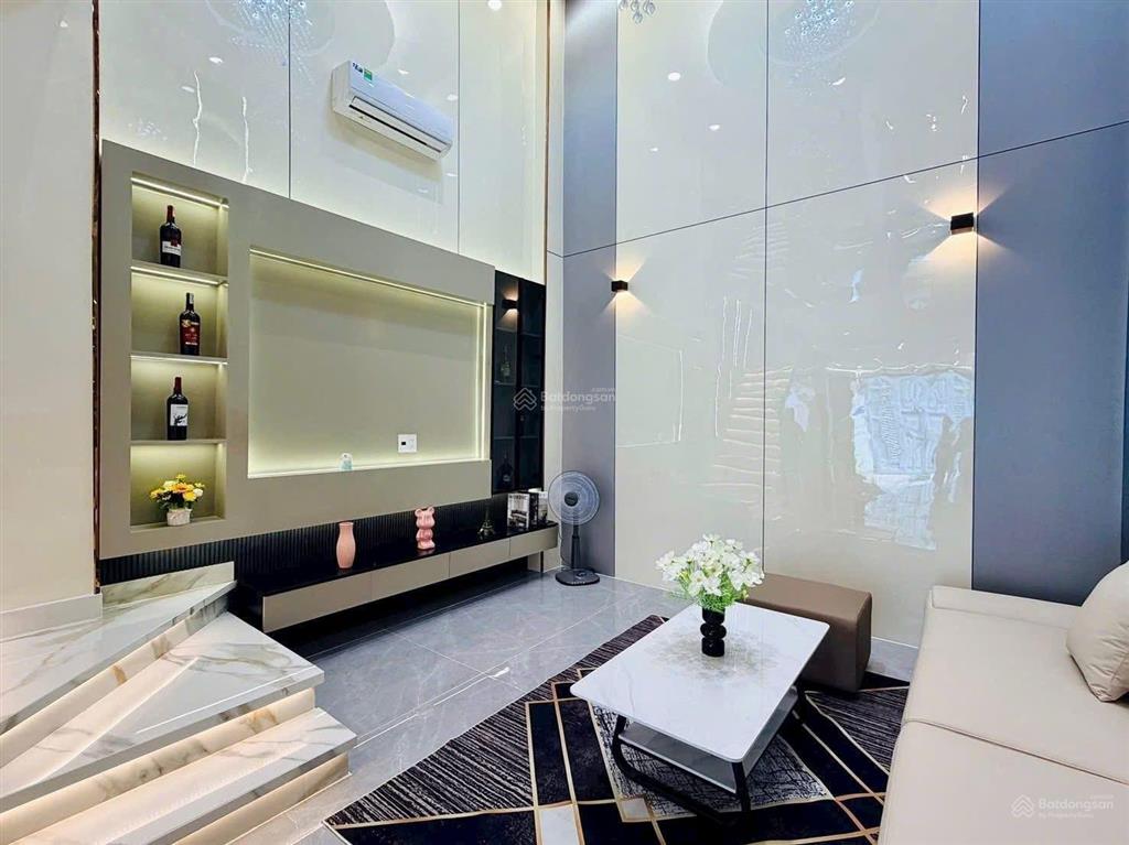 Đi định cư bán nhà nguyễn thông  võ thị sáu  q3 gần bệnh viện da liễu. dt 74m2 đang cho thuê 27tr