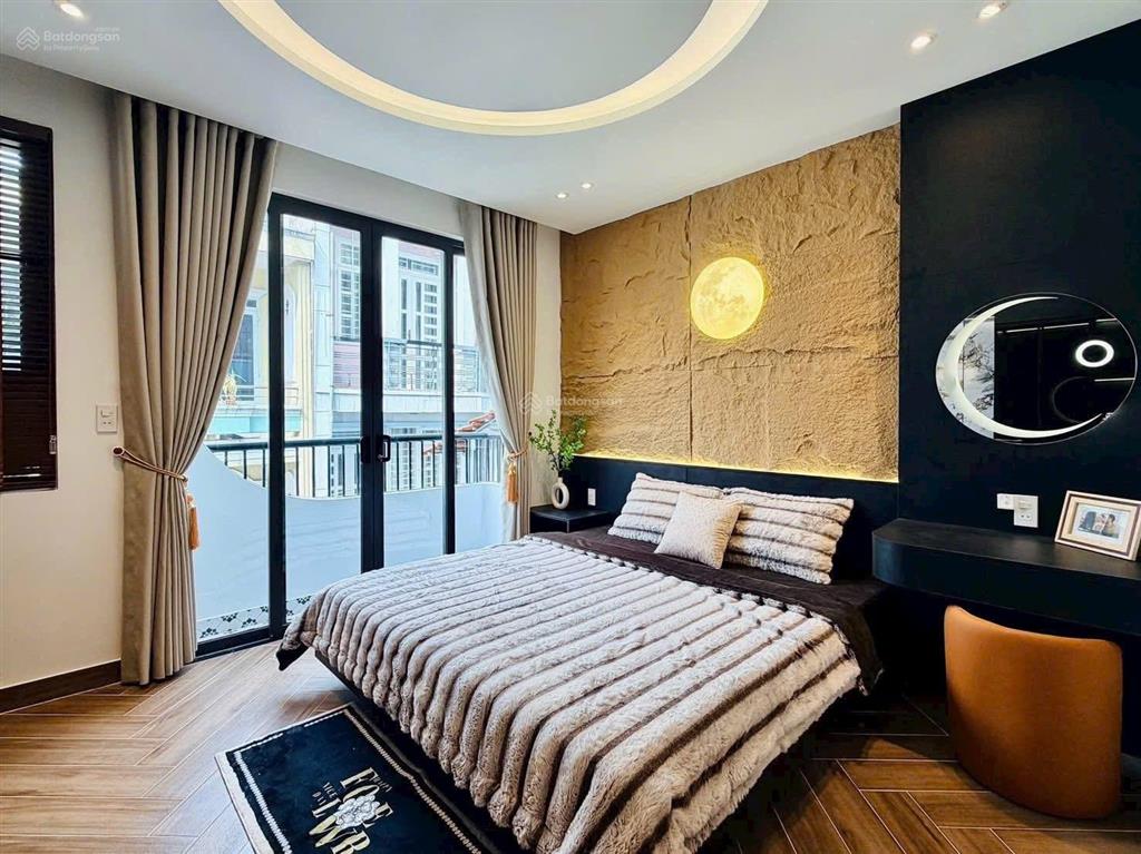 Đi định cư bán nhà nguyễn thông  võ thị sáu  q3 gần bệnh viện da liễu. dt 74m2 đang cho thuê 27tr