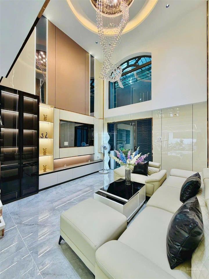 Chủ đi định cư bán nhà nguyễn văn trángq1, gần đại học hoa sen. giá 5tỷ650/79m2 đang cho thuê 27tr