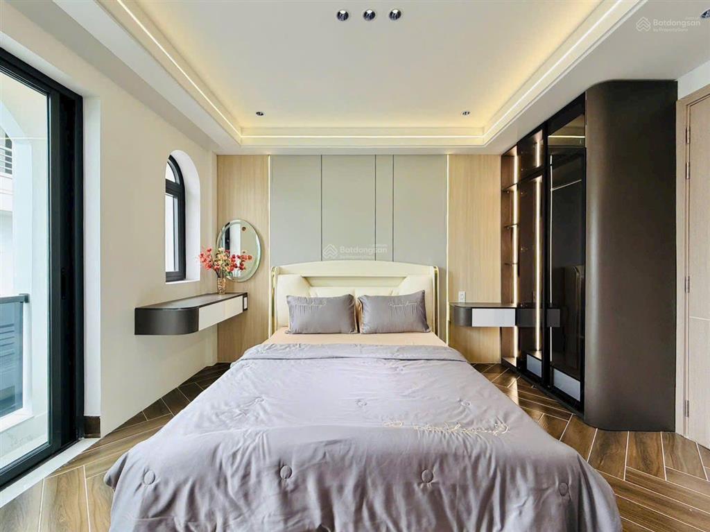 Chủ đi định cư bán nhà nguyễn văn trángq1, gần đại học hoa sen. giá 5tỷ650/79m2 đang cho thuê 27tr