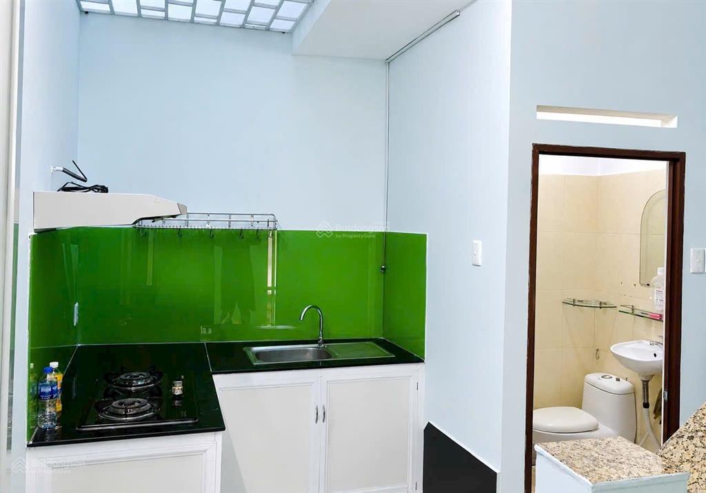 Chủ cần tiền bán gấp nhà vườn chuốip4q3, gần chợ vườn chuối. giá 3tỷ2/65m2 đang cho thuê 22tr/th