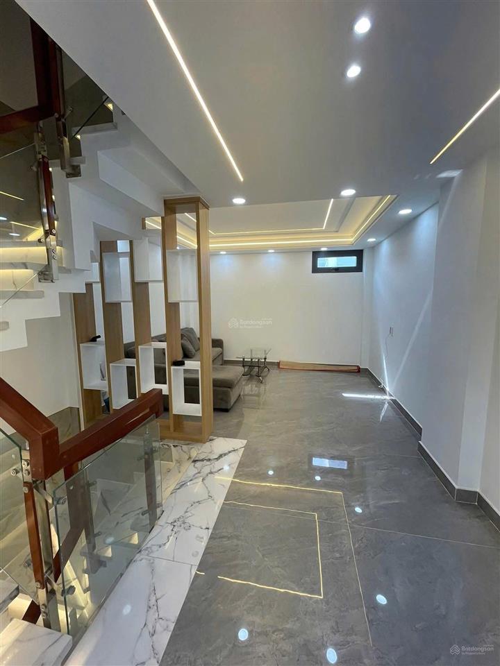 Cô vân đi mỹ ở cần bán nhà nguyễn thái bình q1, gần chợ dân sinh. dt 69m2 đang cho thuê 22tr