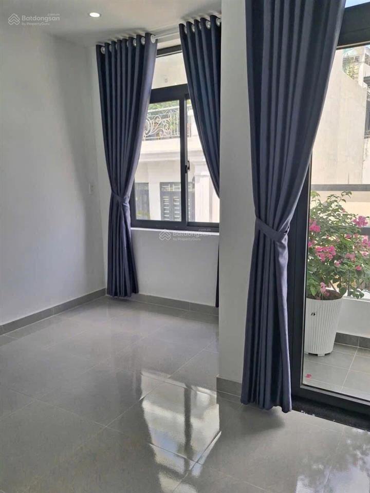 Nhà ngộp cần bán gấp cách mạng tháng támp11q3, gần chợ hoà hưng. dt 62,8m2 đang cho thuê 21tr