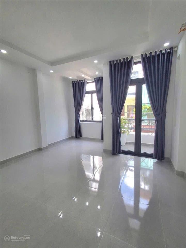 Nhà ngộp cần bán gấp cách mạng tháng támp11q3, gần chợ hoà hưng. dt 62,8m2 đang cho thuê 21tr