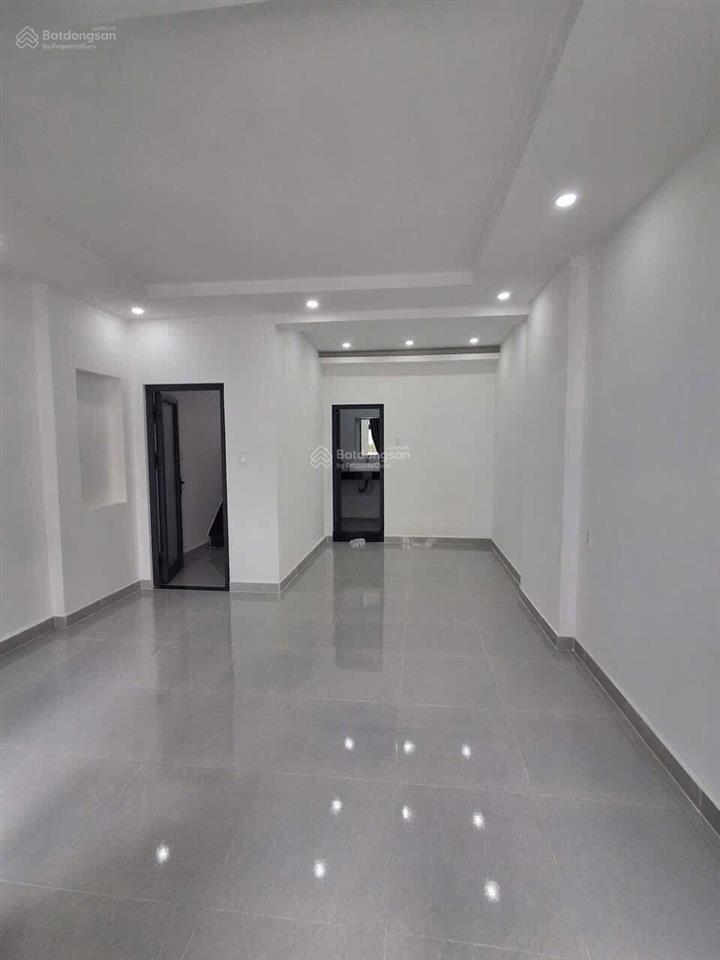 Nhà ngộp cần bán gấp cách mạng tháng támp11q3, gần chợ hoà hưng. dt 62,8m2 đang cho thuê 21tr
