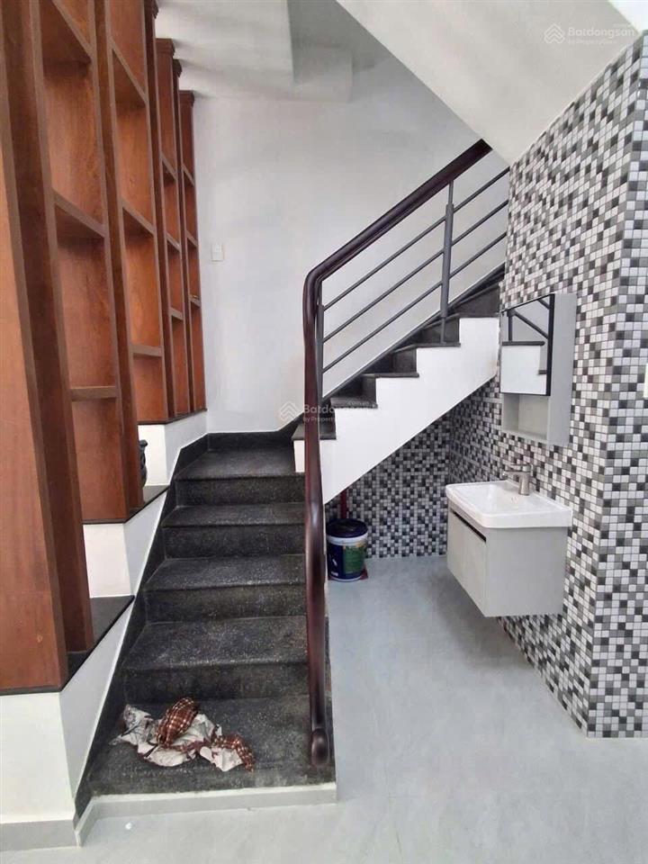 Nhà ngộp cần bán gấp cách mạng tháng támp11q3, gần chợ hoà hưng. dt 62,8m2 đang cho thuê 21tr