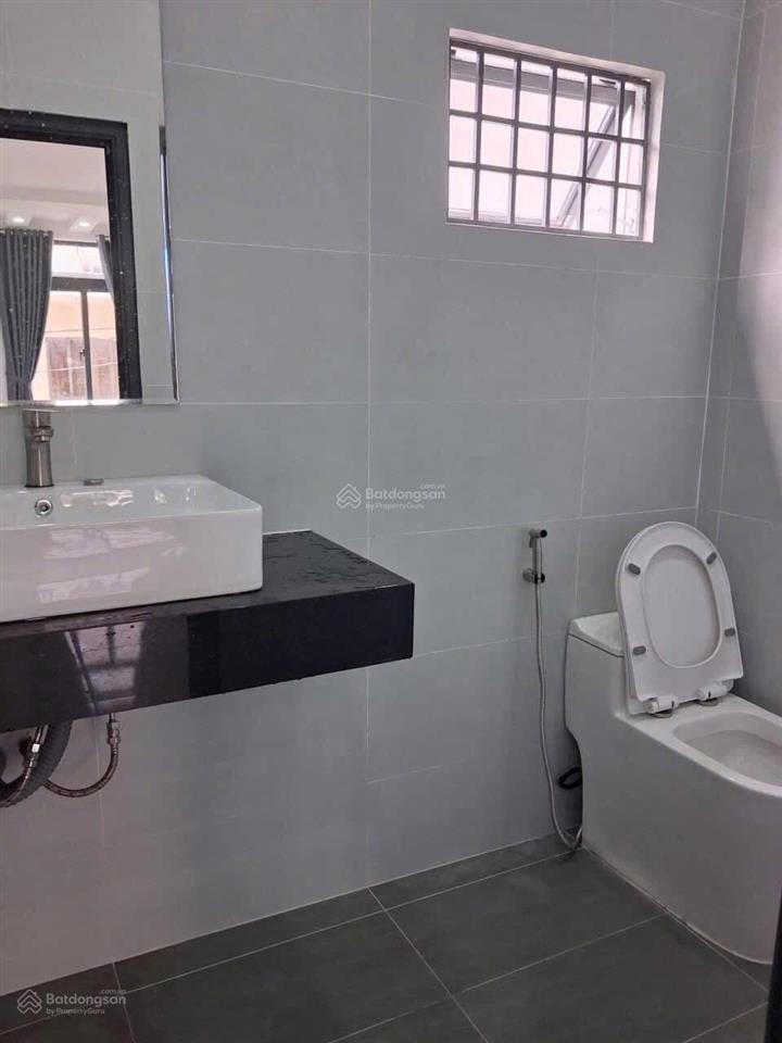 Nhà ngộp cần bán gấp cách mạng tháng támp11q3, gần chợ hoà hưng. dt 62,8m2 đang cho thuê 21tr