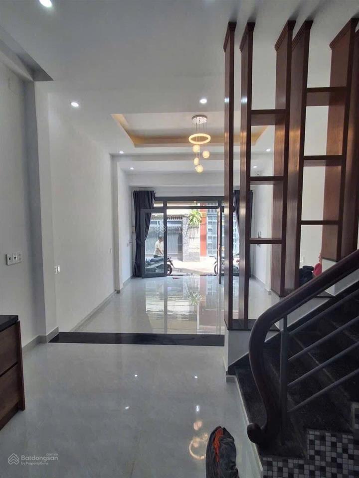 Nhà ngộp cần bán gấp cách mạng tháng támp11q3, gần chợ hoà hưng. dt 62,8m2 đang cho thuê 21tr