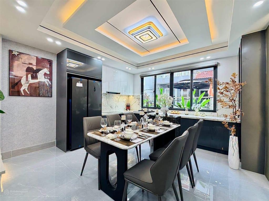 Cô tú về quê bán gấp nhà đường 7m nguyễn văn nguyễn  q1, gần cầu kiệu. 73m2 đang cho thuê 25tr