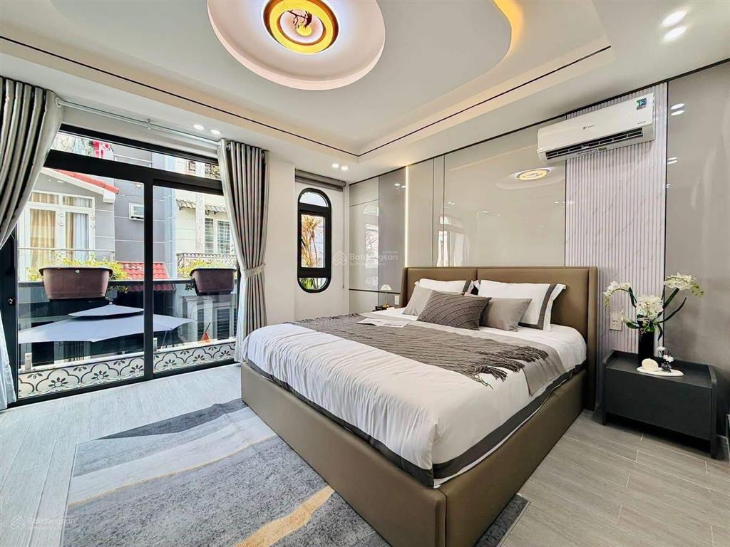 Cô tú về quê bán gấp nhà đường 7m nguyễn văn nguyễn  q1, gần cầu kiệu. 73m2 đang cho thuê 25tr