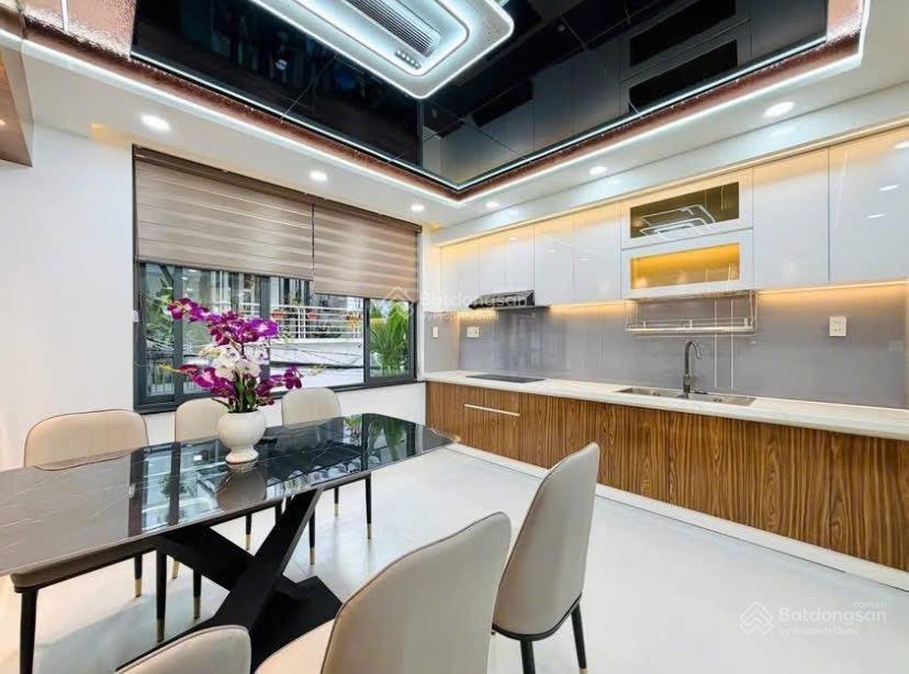 Bán nhà đường 2 ô tô né nhau phan huy ích p14 gò vấp sát bên emart. 2tỷ8/70,3m2 đang cho thuê 21tr