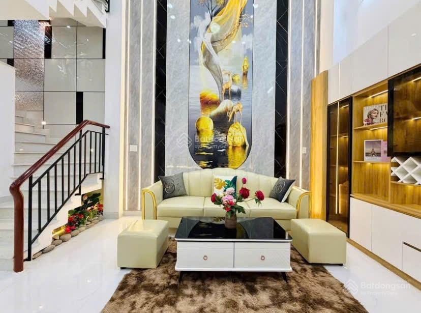 Bán nhà đường 2 ô tô né nhau phan huy ích p14 gò vấp sát bên emart. 2tỷ8/70,3m2 đang cho thuê 21tr