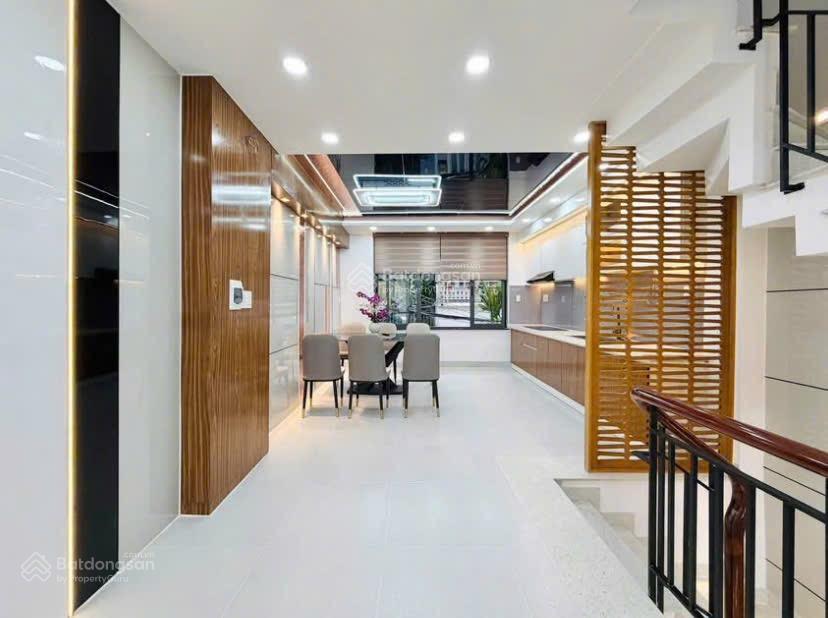 Bán nhà đường 2 ô tô né nhau phan huy ích p14 gò vấp sát bên emart. 2tỷ8/70,3m2 đang cho thuê 21tr