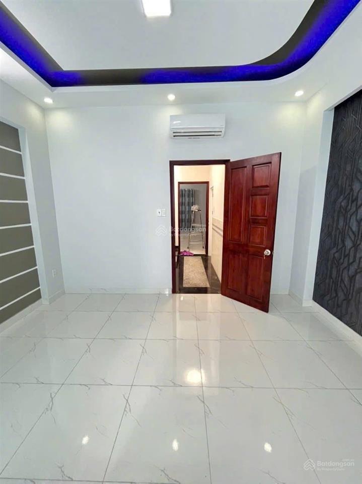 Chỉ 5tỷ590 hữu nhà 82m2 đang cho thuê 30tr. đường oto lưu văn langbến thànhq1, gần chợ bến thành