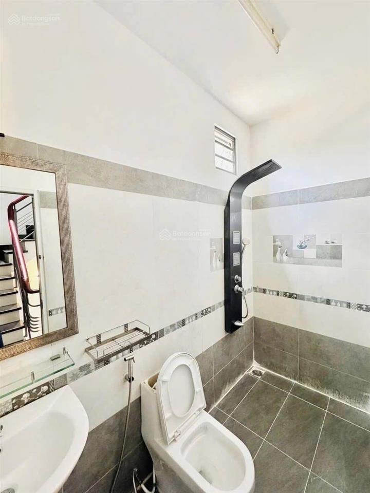 Chỉ 5tỷ590 hữu nhà 82m2 đang cho thuê 30tr. đường oto lưu văn langbến thànhq1, gần chợ bến thành