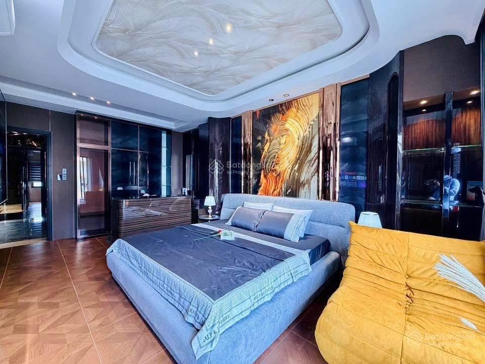 Cô na đi định cư bán nhà nguyễn an ninhbến thànhq1 gần chợ bến thành 5tỷ5/80m2 đang cho thuê 28tr