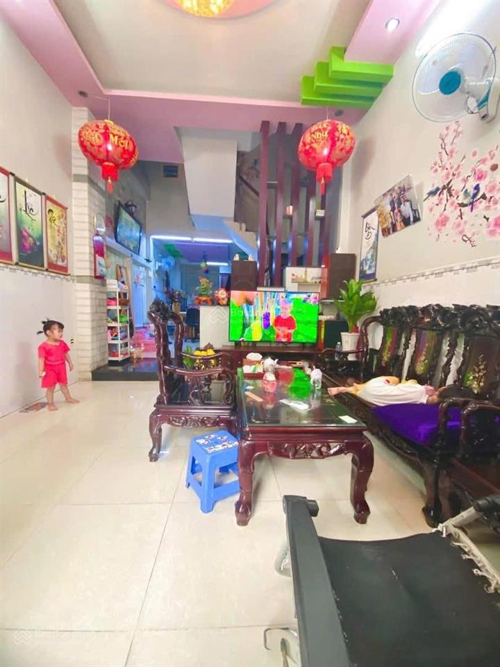 Chính chủ cần tiền bán nhà hồ xuân hương  q3, gần bệnh viện da liễu. 4tỷ283m2 đang cho thuê 28tr