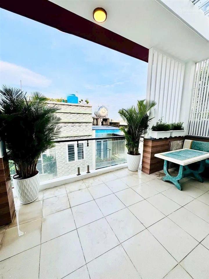 Cô hai cần bán gấp nhà mạc đĩnh chiq1, gần công viên lê văn tám. 4tỷ590/78,6m2 đang cho thuê 30tr