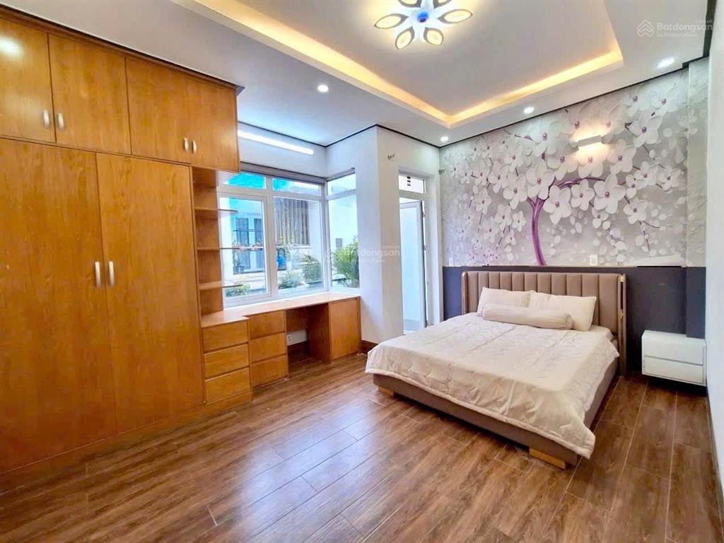 Cô hai cần bán gấp nhà mạc đĩnh chiq1, gần công viên lê văn tám. 4tỷ590/78,6m2 đang cho thuê 30tr