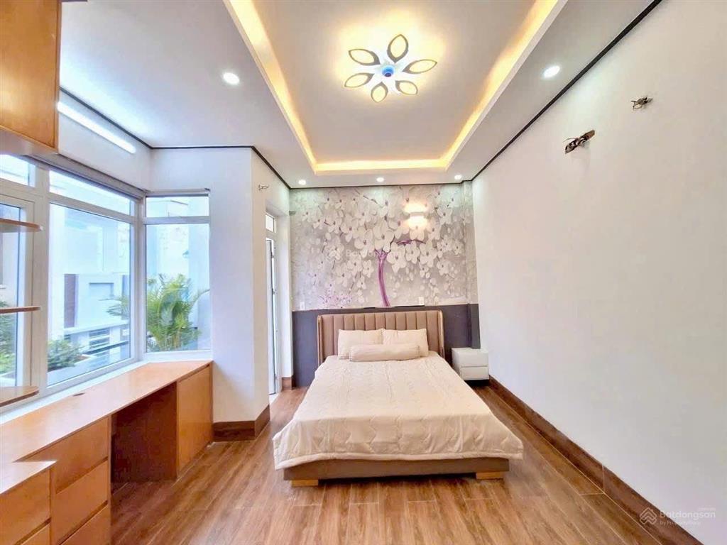 Cô hai cần bán gấp nhà mạc đĩnh chiq1, gần công viên lê văn tám. 4tỷ590/78,6m2 đang cho thuê 30tr