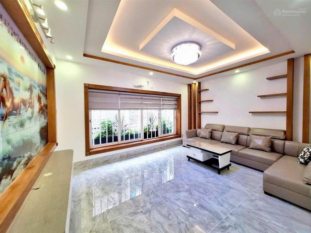 Cô hai cần bán gấp nhà mạc đĩnh chiq1, gần công viên lê văn tám. 4tỷ590/78,6m2 đang cho thuê 30tr