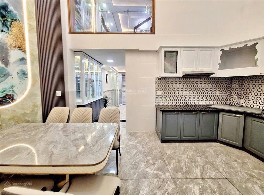 Cô hai cần bán gấp nhà mạc đĩnh chiq1, gần công viên lê văn tám. 4tỷ590/78,6m2 đang cho thuê 30tr