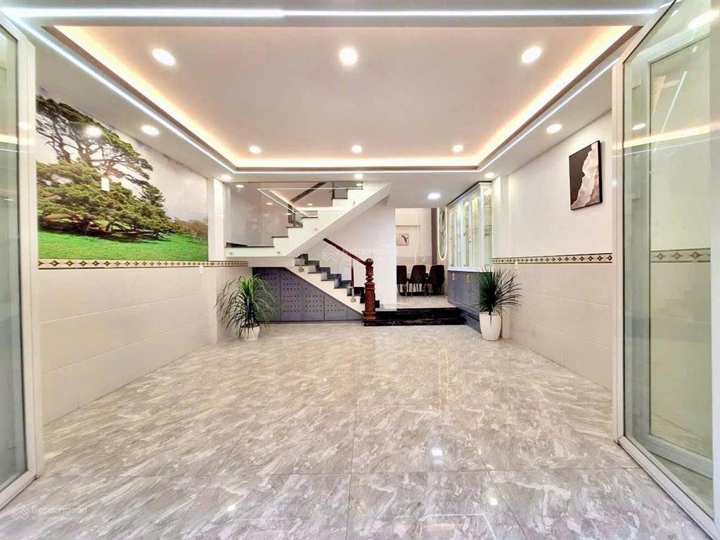 Cô hai cần bán gấp nhà mạc đĩnh chiq1, gần công viên lê văn tám. 4tỷ590/78,6m2 đang cho thuê 30tr