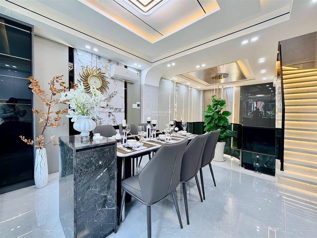 Cô tú về quê bán gấp nhà đường 7m nguyễn văn nguyễn  q1, gần cầu kiệu. 73m2 đang cho thuê 25tr