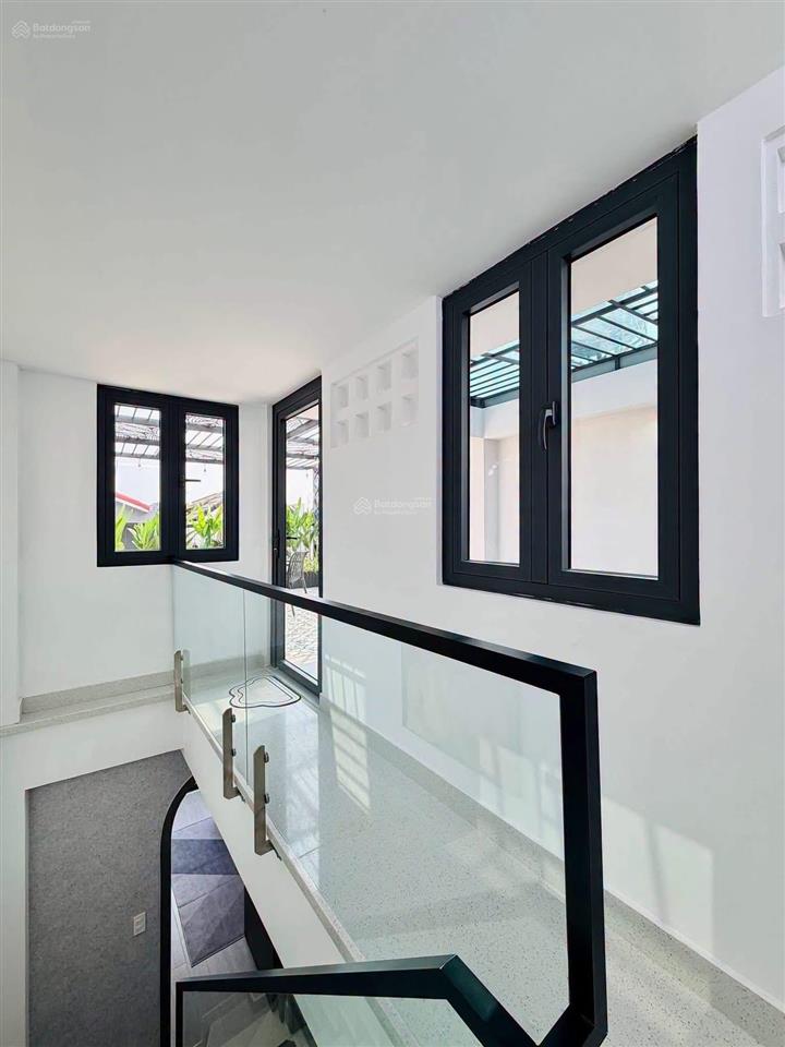 Cô tú về quê bán gấp nhà đường 7m nguyễn văn nguyễn  q1, gần cầu kiệu. 73m2 đang cho thuê 25tr