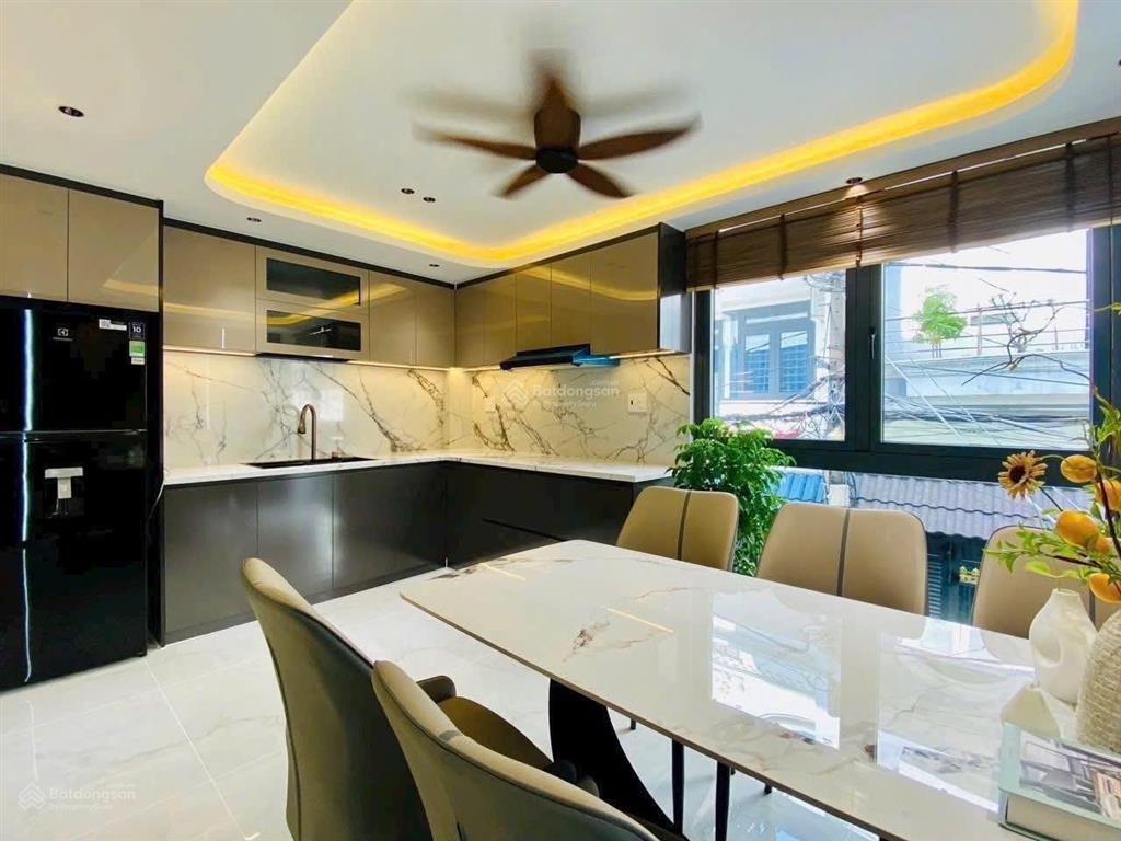 Cô tú về quê ở cần bán nhà nhiêu tâm  p5  q5, gần chợ hoà bình dt 80m2 đang cho thuê 24 triệu
