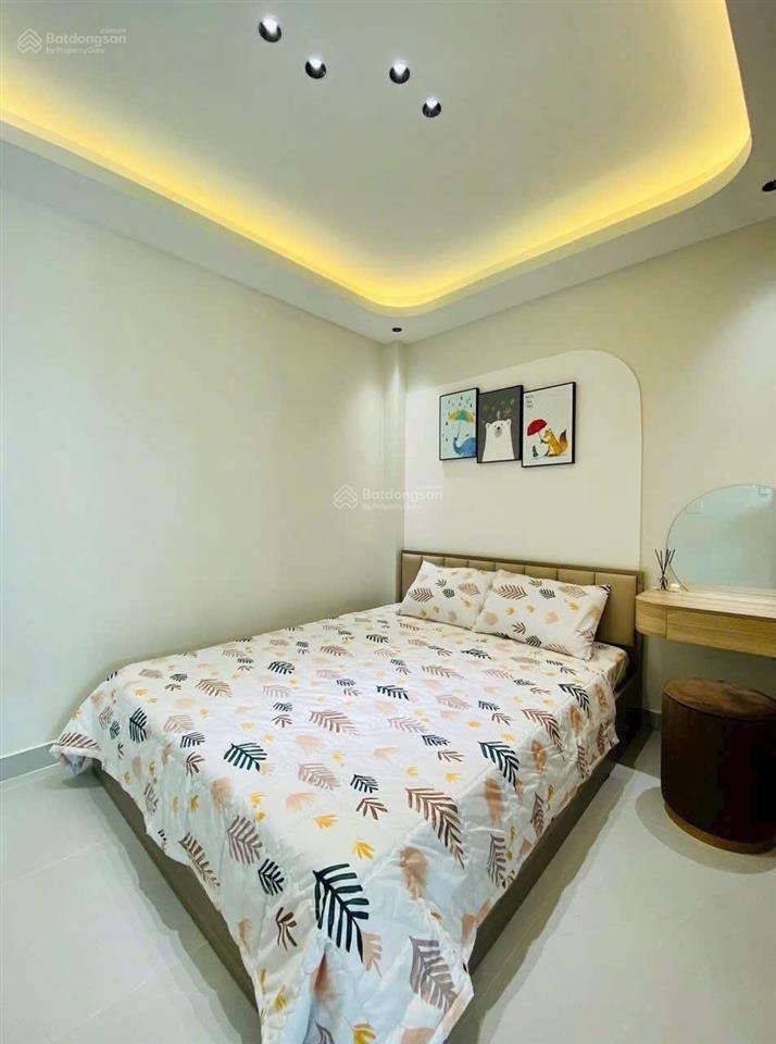 Cô tú về quê ở cần bán nhà nhiêu tâm  p5  q5, gần chợ hoà bình dt 80m2 đang cho thuê 24 triệu