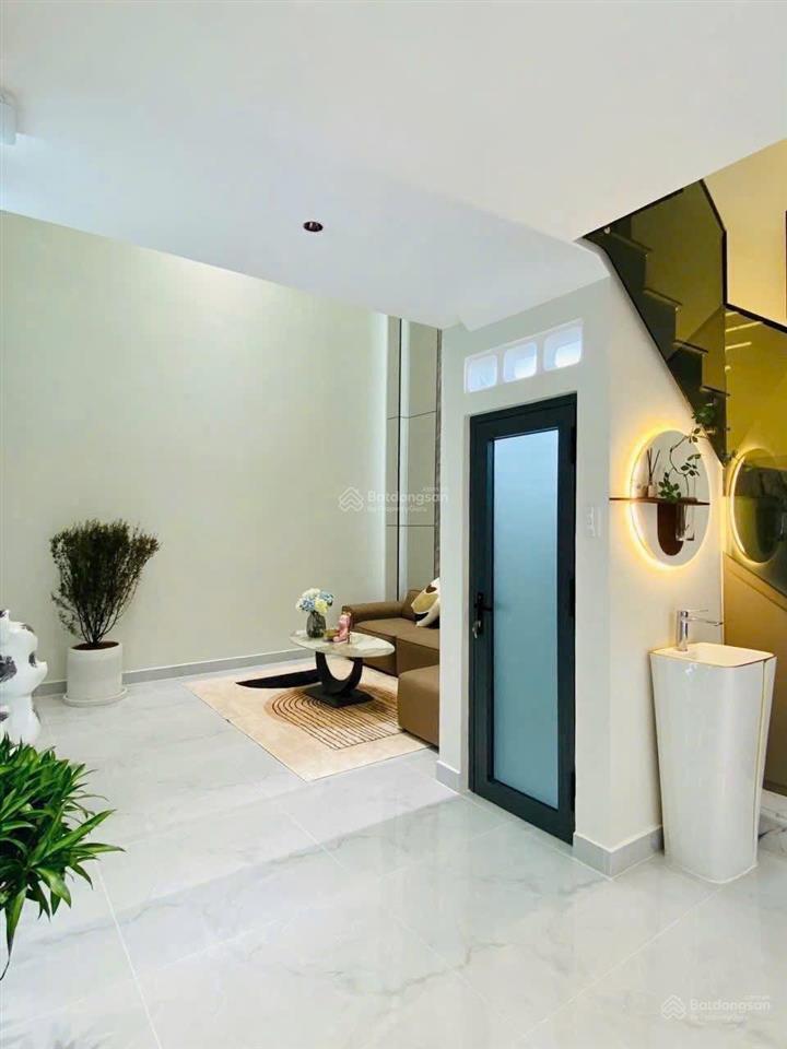 Cô tú về quê ở cần bán nhà nhiêu tâm  p5  q5, gần chợ hoà bình dt 80m2 đang cho thuê 24 triệu