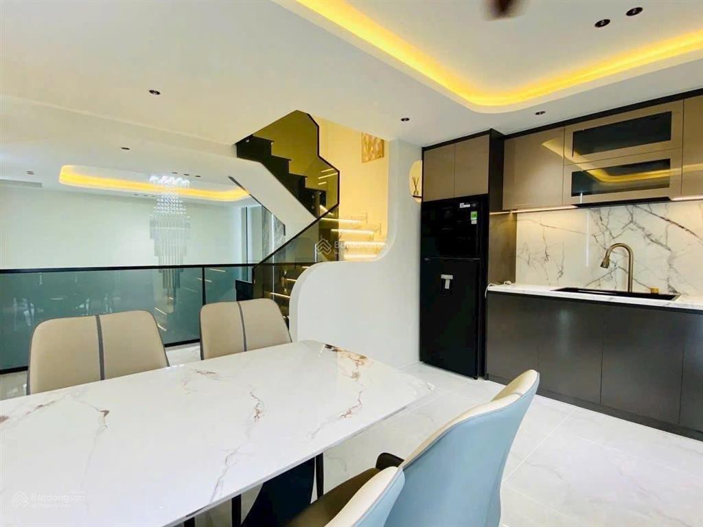 Cô tú về quê ở cần bán nhà nhiêu tâm  p5  q5, gần chợ hoà bình dt 80m2 đang cho thuê 24 triệu
