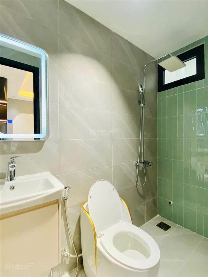 Cô tú về quê ở cần bán nhà nhiêu tâm  p5  q5, gần chợ hoà bình dt 80m2 đang cho thuê 24 triệu