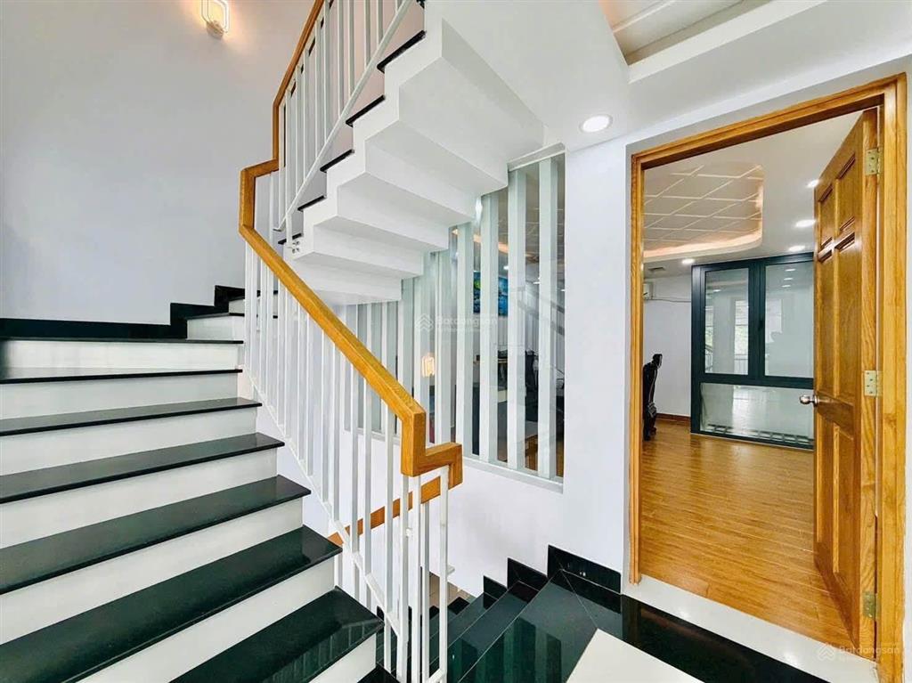 Chính chủ giảm giá bán nhà lò siêup8q11 gần thpt nguyễn hiền. 79m2 đang cho thuê 20triệu