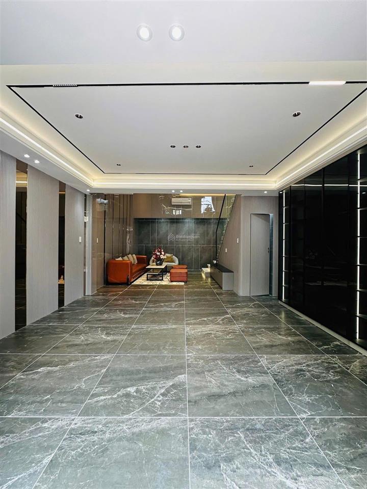 Tôi về quê ở cần bán gấp nhà nguyễn thị diệuq3, gần đại học mở. 83m2 đang cho thuê 27tr