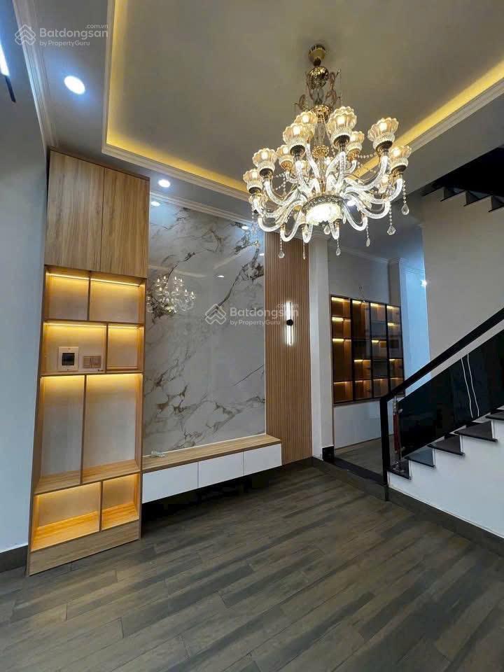 Cô lý về quê cần bán nhà ngô thời nhiệmq3, gần bệnh viện da liễu. 65m2/3tỷ100 đang cho thuê 25tr