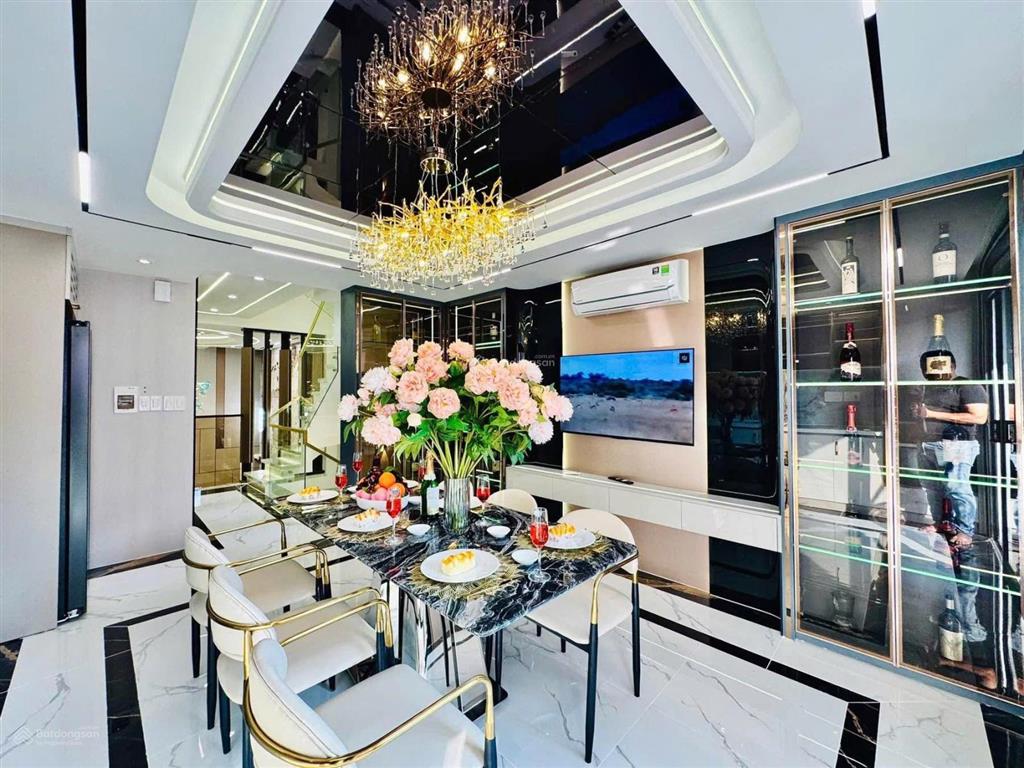 Cô hà về quê ở cần bán nhà nguyễn văn giai  đa kao  q1 gần chợ đa kao. 80m2 đang cho thuê 29tr