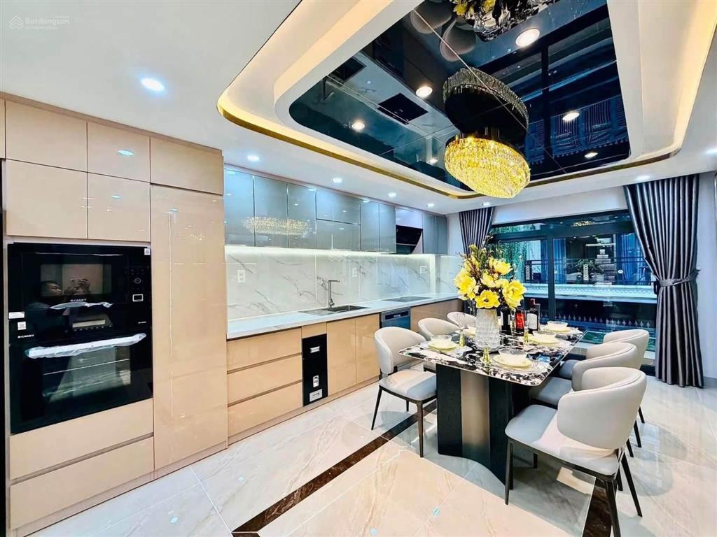 Tôi cần tiền bán nhà võ thị sáu  q3, gần vòng xoay dân chủ. dt 76,8m2 đang cho thuê 27tr