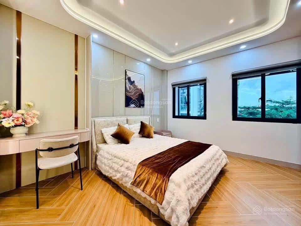 Tôi cần tiền bán nhà võ thị sáu  q3, gần vòng xoay dân chủ. dt 76,8m2 đang cho thuê 27tr