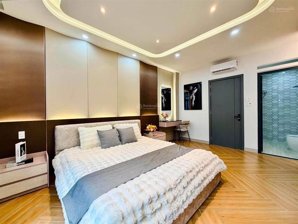 Tôi cần tiền bán nhà võ thị sáu  q3, gần vòng xoay dân chủ. dt 76,8m2 đang cho thuê 27tr