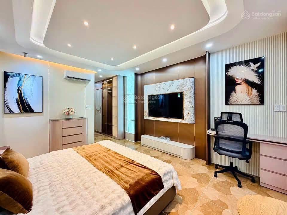 Tôi cần tiền bán nhà võ thị sáu  q3, gần vòng xoay dân chủ. dt 76,8m2 đang cho thuê 27tr