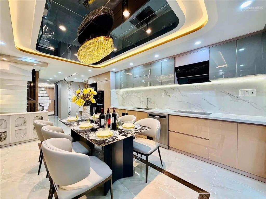 Tôi cần tiền bán nhà võ thị sáu  q3, gần vòng xoay dân chủ. dt 76,8m2 đang cho thuê 27tr