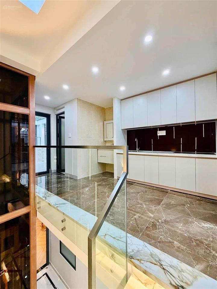 Tôi cần tiền bán nhà võ thị sáu  q3, gần vòng xoay dân chủ. dt 76,8m2 đang cho thuê 27tr