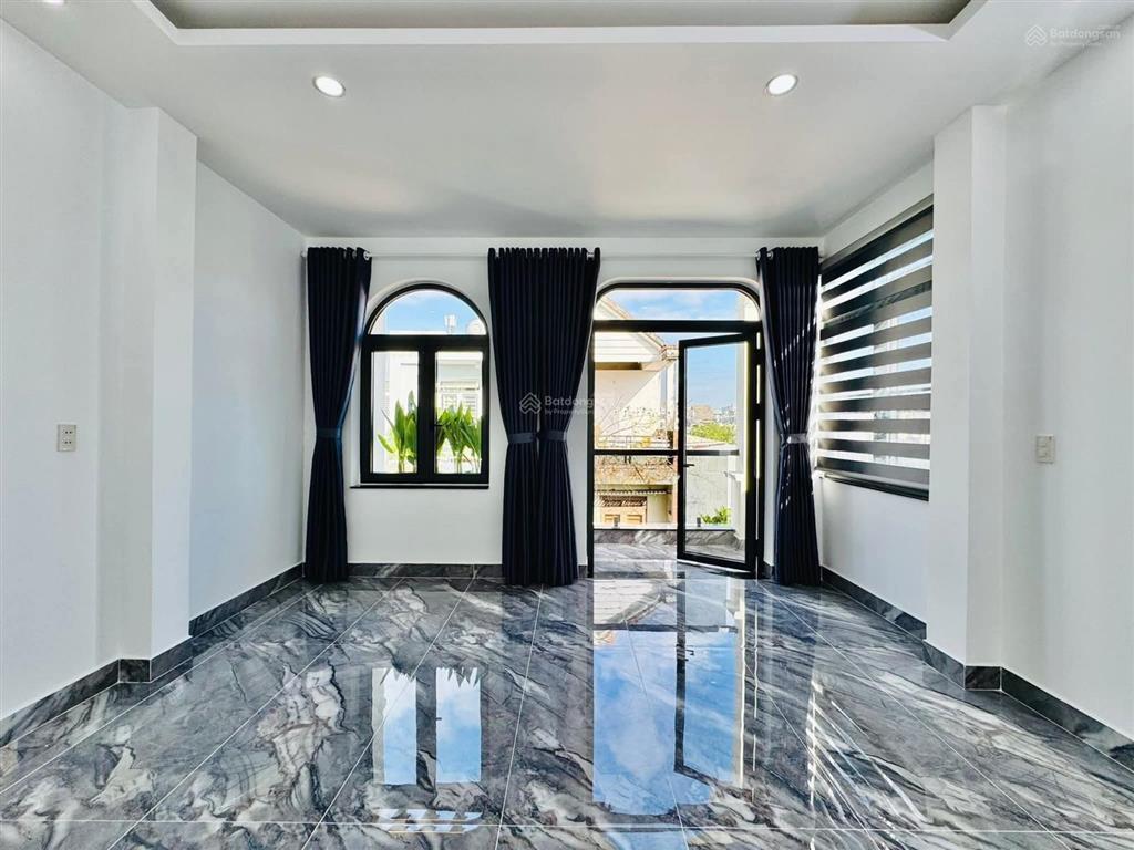 Với 5tỷ8 sở hữu nhà 100m2 trần hưng đạo, cầu kho, q1, gần th trần hưng đạo thuê 38tr/th